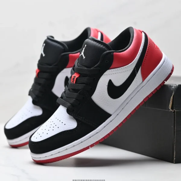 Nike Air Jordan 1 Low Classic Basketball Shoes