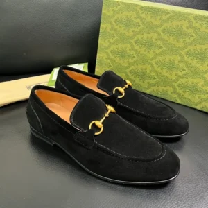 Gucci Jordaan loafer in sude