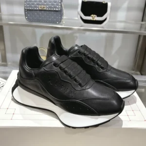 Alexander McQueen Sprint Runner Sneaker in Black