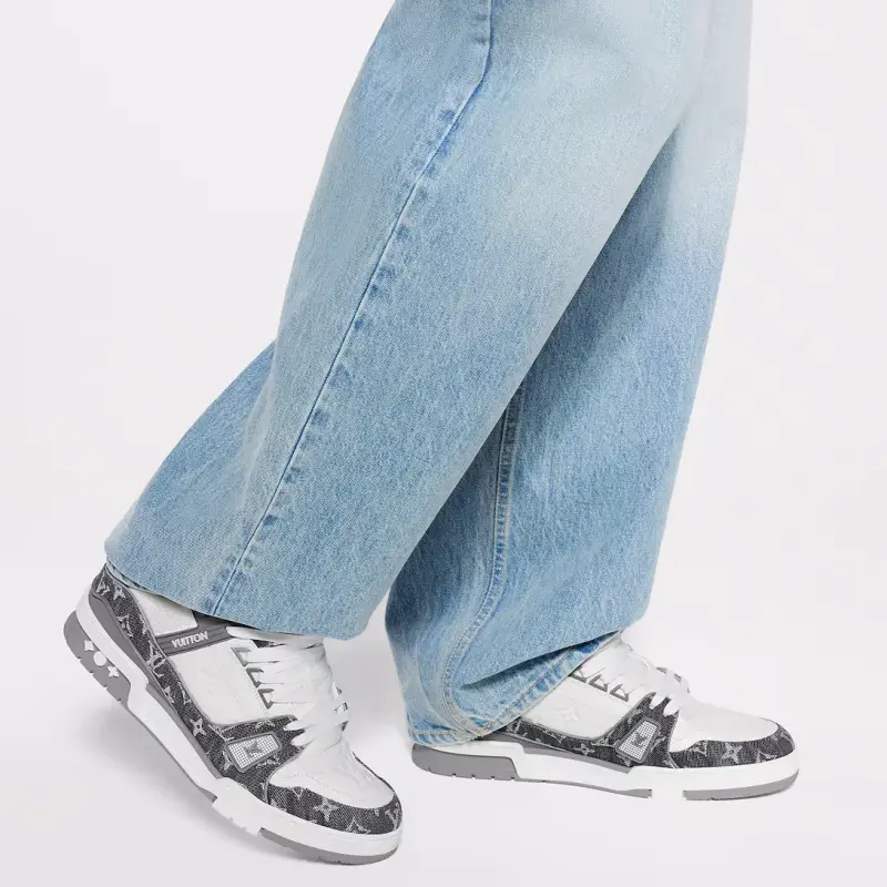 louis-vuitton-lv-trainer-sneaker--BM9U5PMI54_PM1_Cropped worn view_result